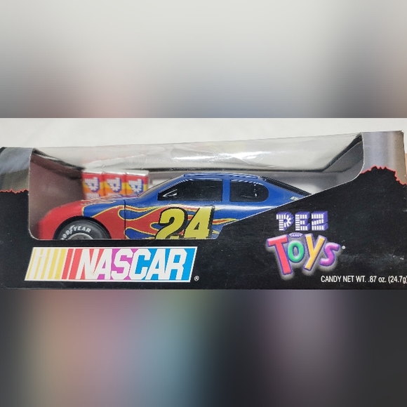 PEZ Racing Toys Nascar Jeff Gordon #24 DuPont Candy Dispenser NIB Vintage 2003 - Picture 6 of 7